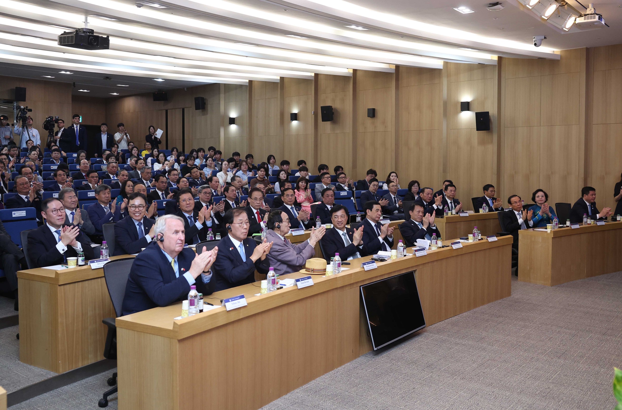 Tổng Bí thư Tô Lâm phát biểu chính sách tại Trường Đại học Yonsei của Hàn Quốc - Ảnh 7.