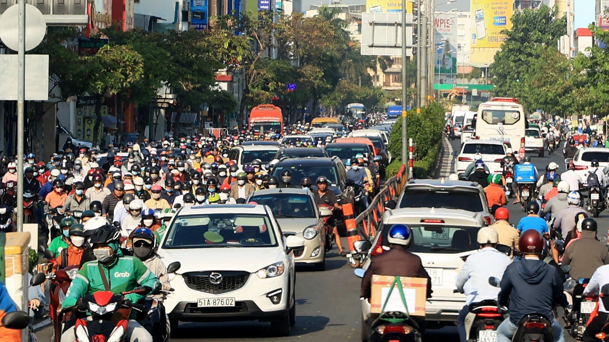 Lấy ý kiến Đề án chuyển đổi sang xe máy điện với tài xế công nghệ tại TP. Hồ Chí Minh