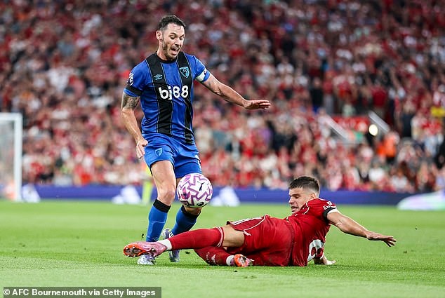 4 tân binh của Liverpool thể hiện ra sao trong trận ra mắt Premier League? - Ảnh 4.