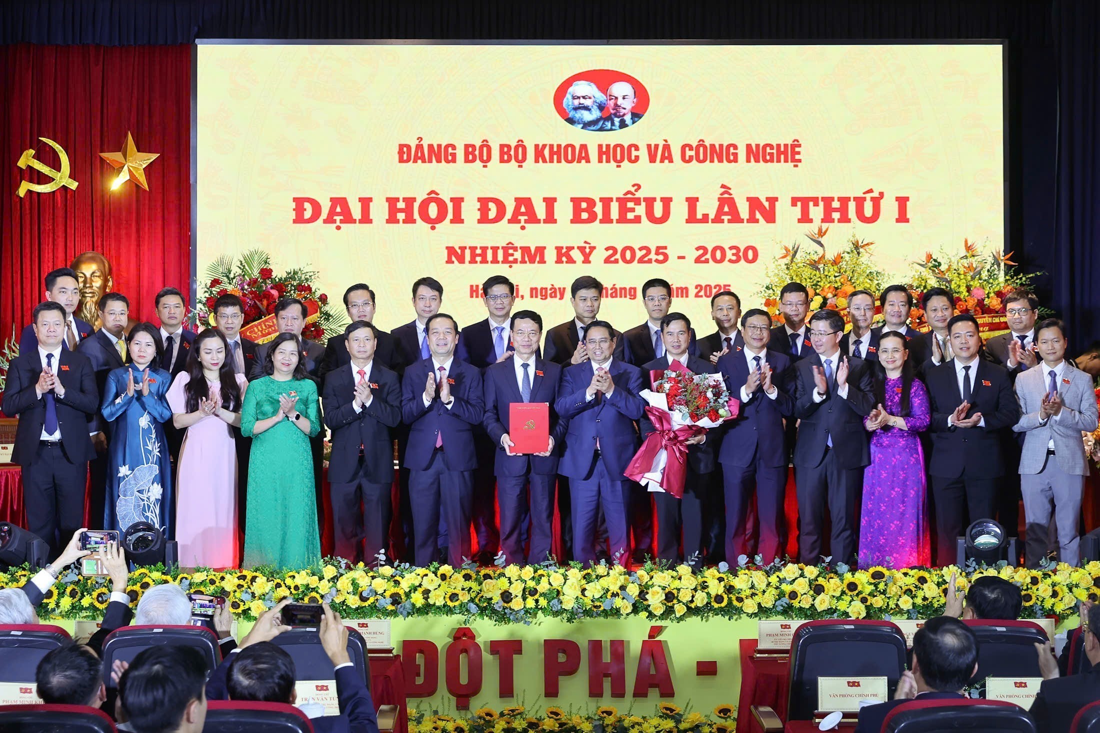 Thủ tướng Phạm Minh Chính: Mỗi cán bộ Bộ Khoa học và Công nghệ phải là một chiến sỹ trong lĩnh vực của mình - Ảnh 5.