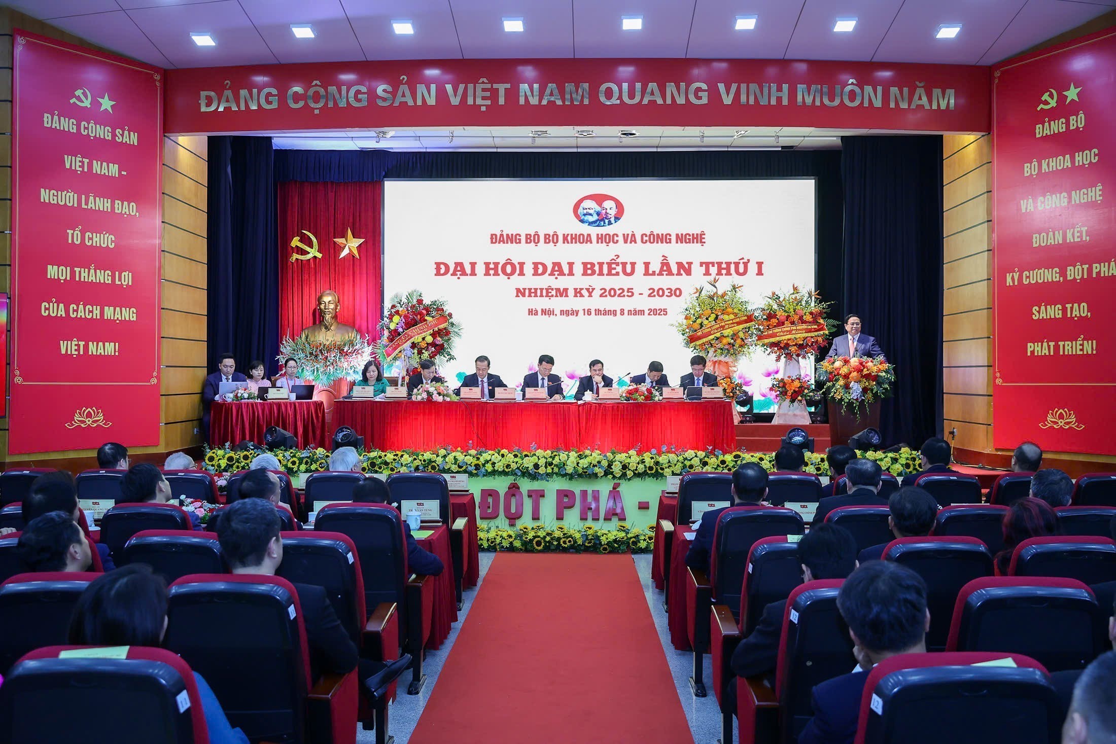 Thủ tướng Phạm Minh Chính: Mỗi cán bộ Bộ Khoa học và Công nghệ phải là một chiến sỹ trong lĩnh vực của mình - Ảnh 4.