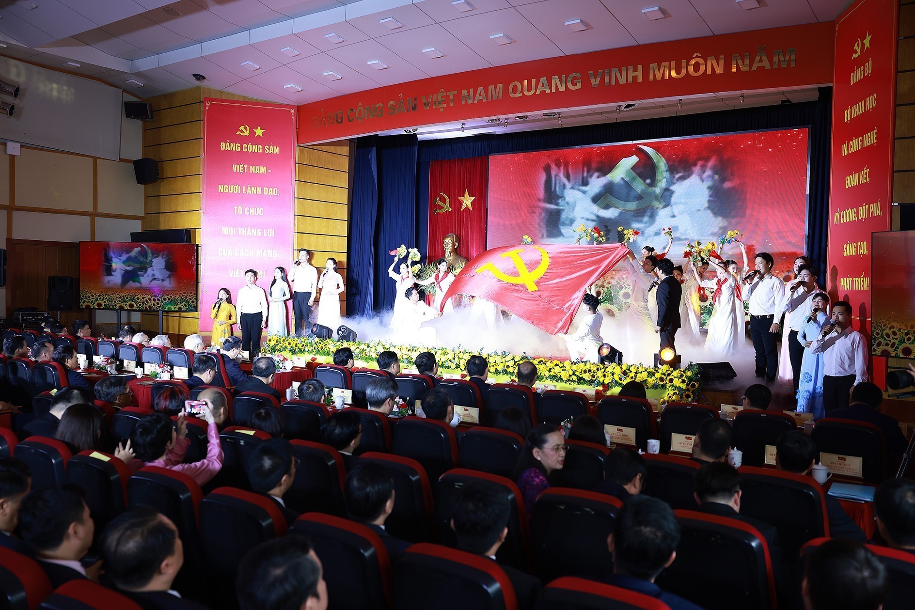 Thủ tướng Phạm Minh Chính: Mỗi cán bộ Bộ Khoa học và Công nghệ phải là một chiến sỹ trong lĩnh vực của mình - Ảnh 6.