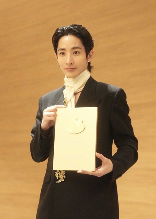 Lee Soo Hyuk: Từ sàn runway đến biểu tượng Hallyu toàn cầu - Ảnh 1.