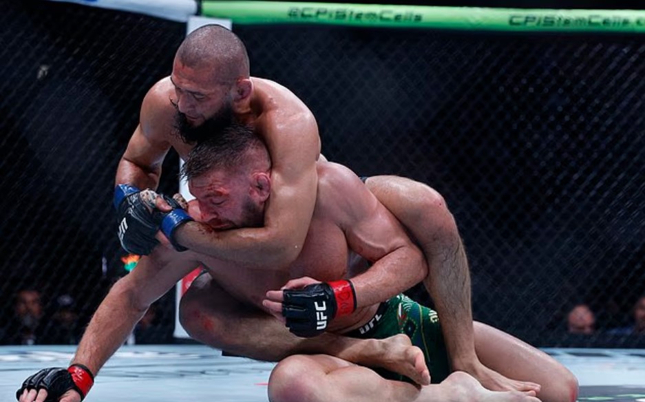 'Võ sĩ đáng sợ nhất' thắng áp đảo tại UFC 319, giành đai vô địch - Ảnh 1.