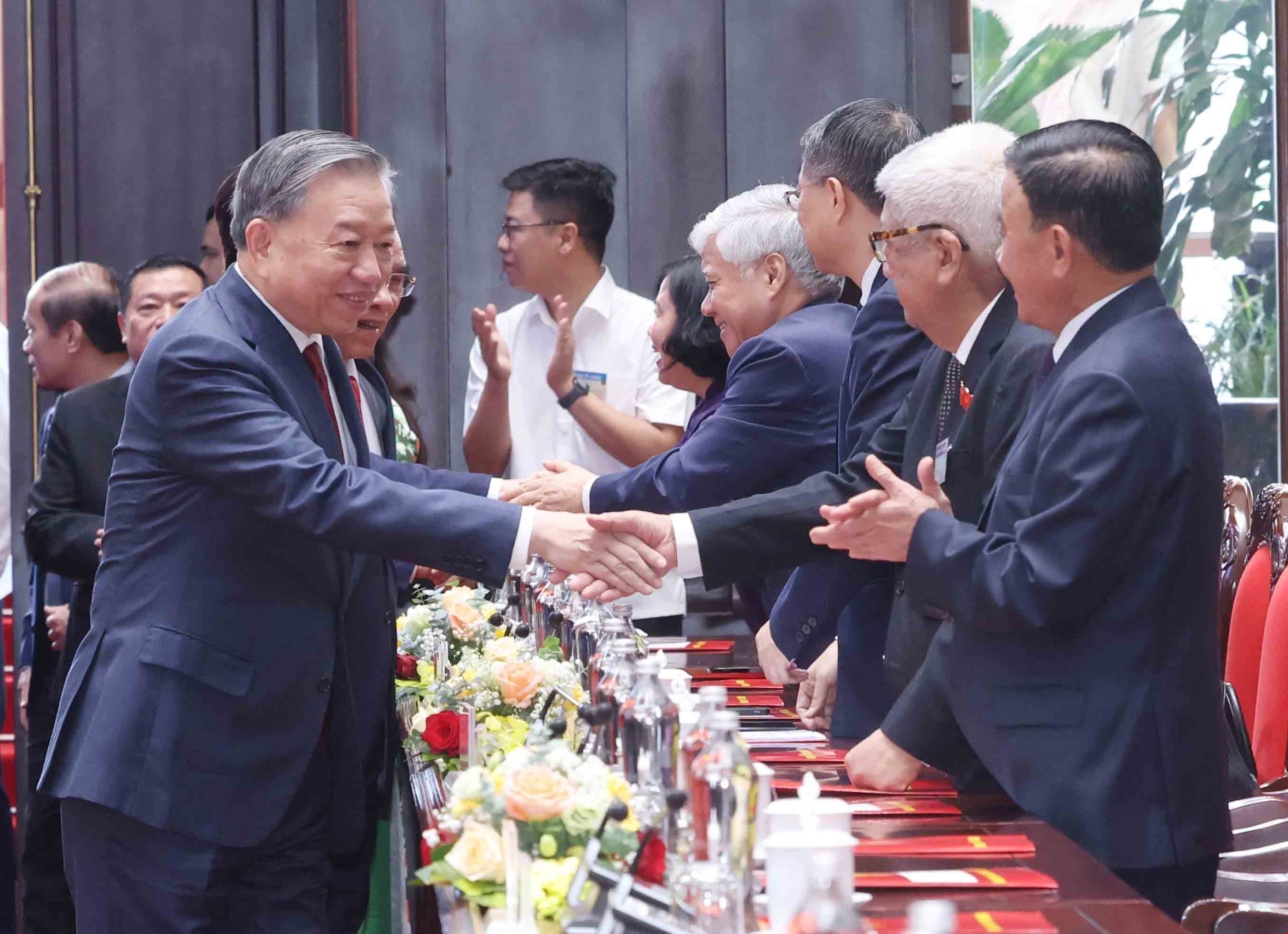 Tổng Bí thư chủ trì buổi gặp mặt các đồng chí nguyên lãnh đạo Đảng, Nhà nước - Ảnh 2.