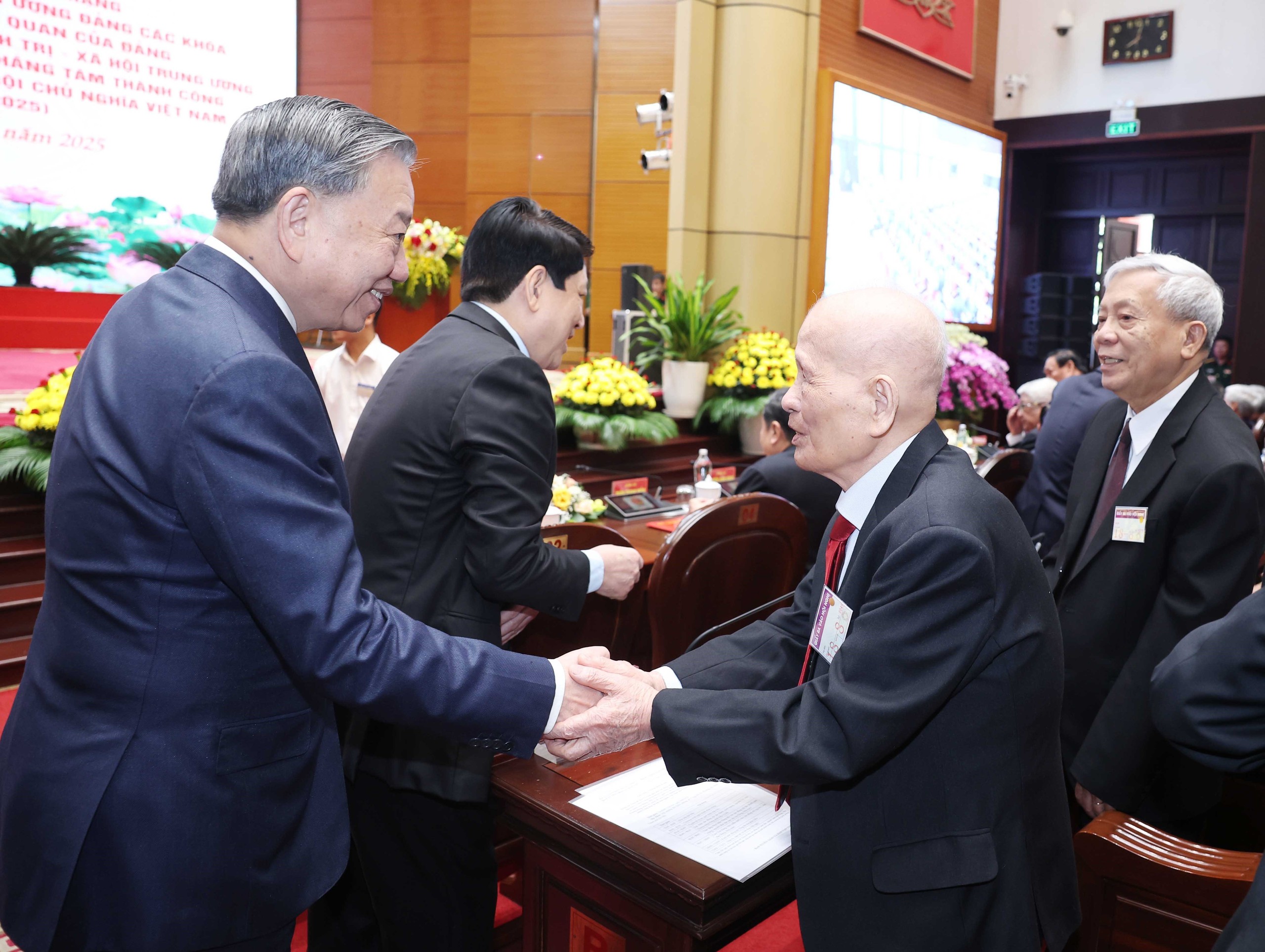 Tổng Bí thư chủ trì buổi gặp mặt các đồng chí nguyên lãnh đạo Đảng, Nhà nước - Ảnh 1.