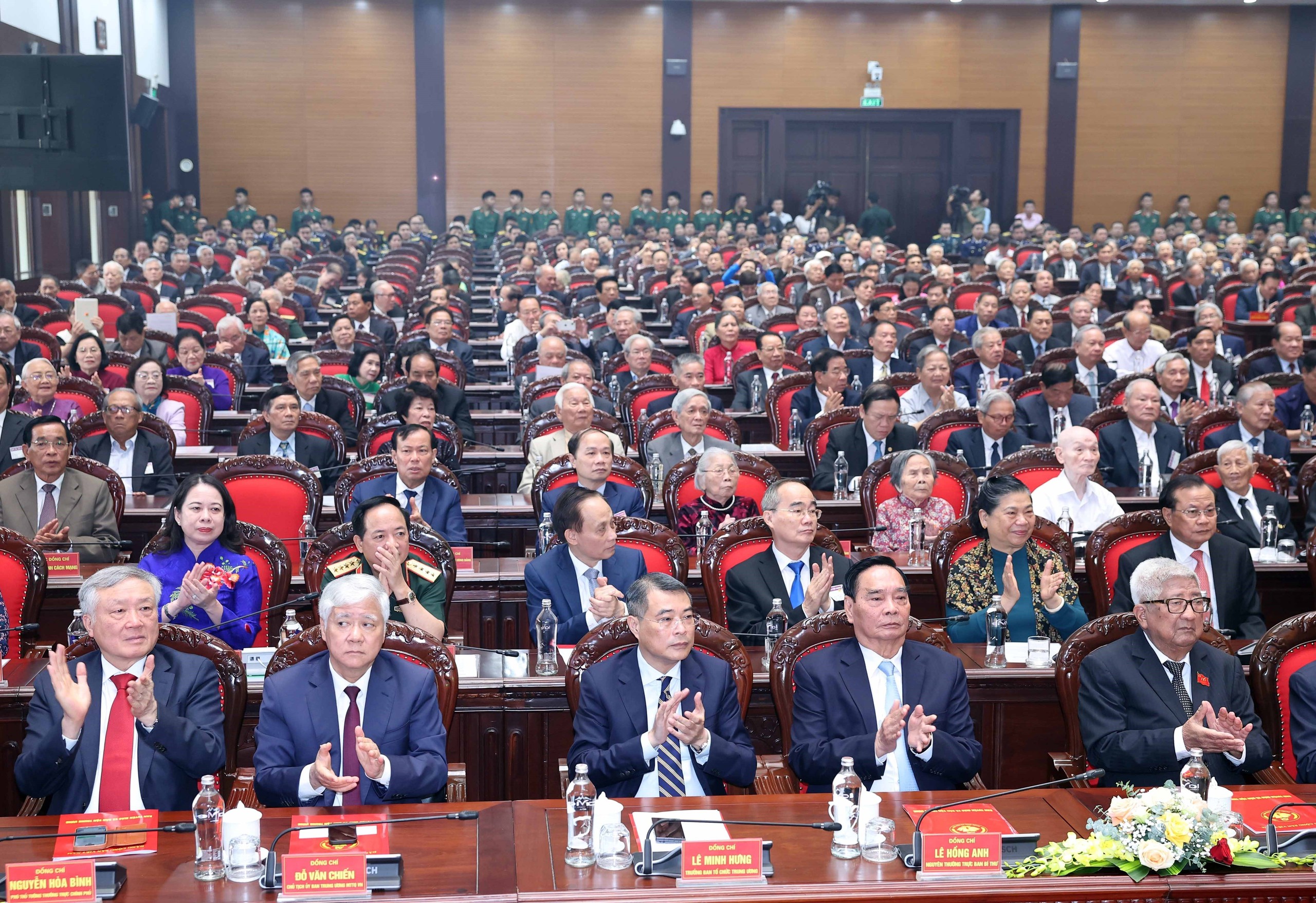 Tổng Bí thư chủ trì buổi gặp mặt các đồng chí nguyên lãnh đạo Đảng, Nhà nước - Ảnh 13.