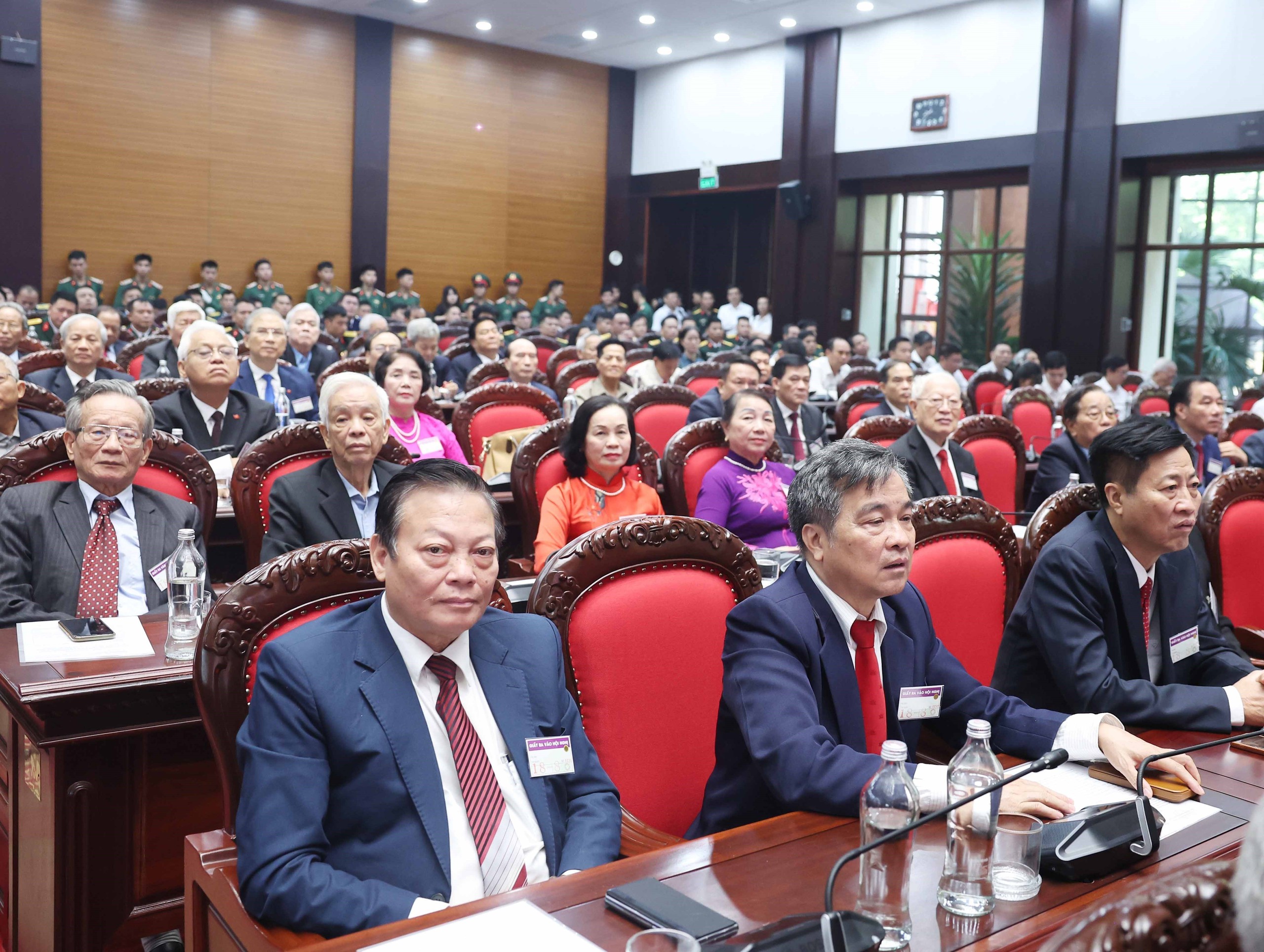 Tổng Bí thư chủ trì buổi gặp mặt các đồng chí nguyên lãnh đạo Đảng, Nhà nước - Ảnh 14.