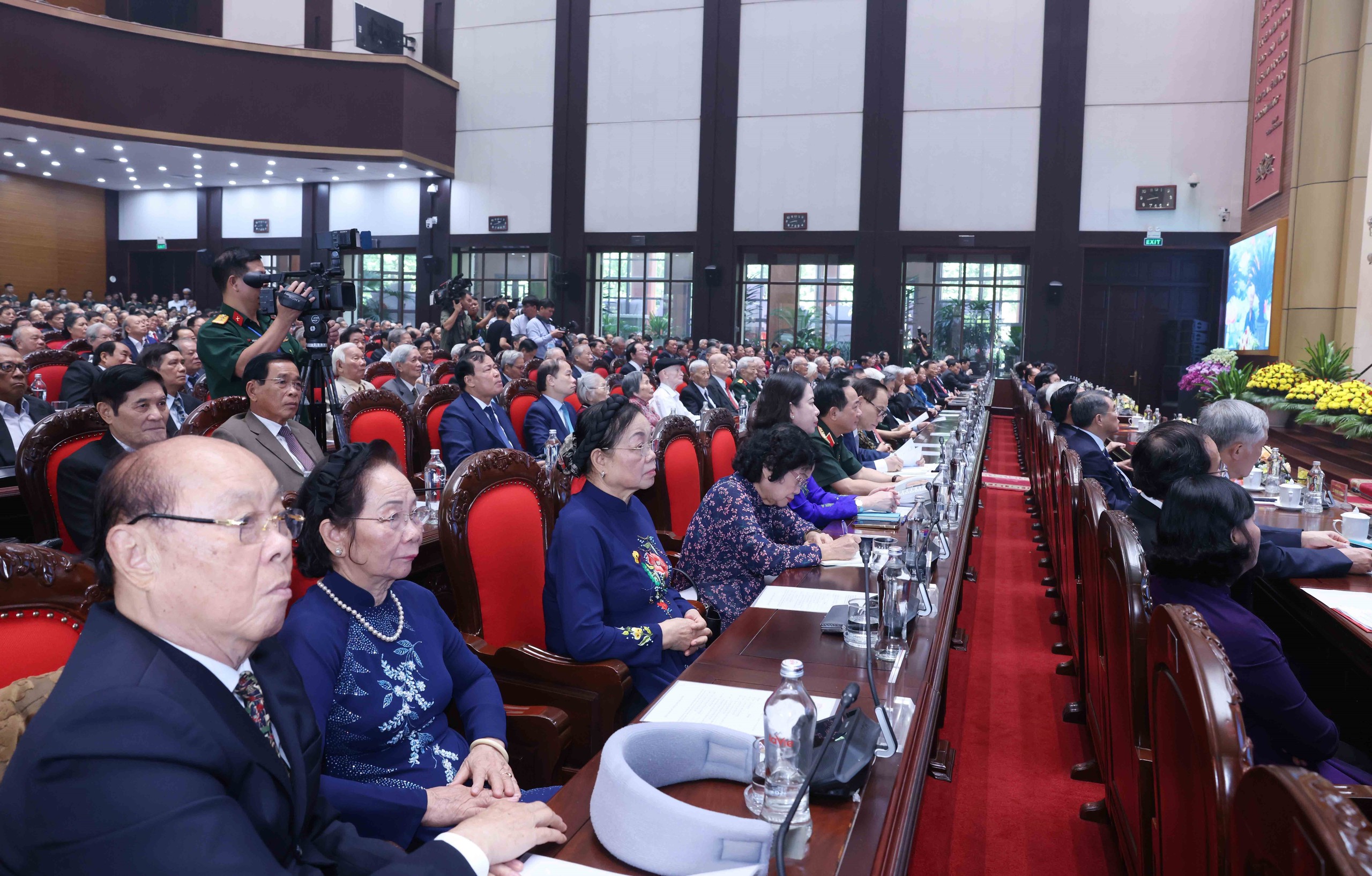 Tổng Bí thư chủ trì buổi gặp mặt các đồng chí nguyên lãnh đạo Đảng, Nhà nước - Ảnh 9.