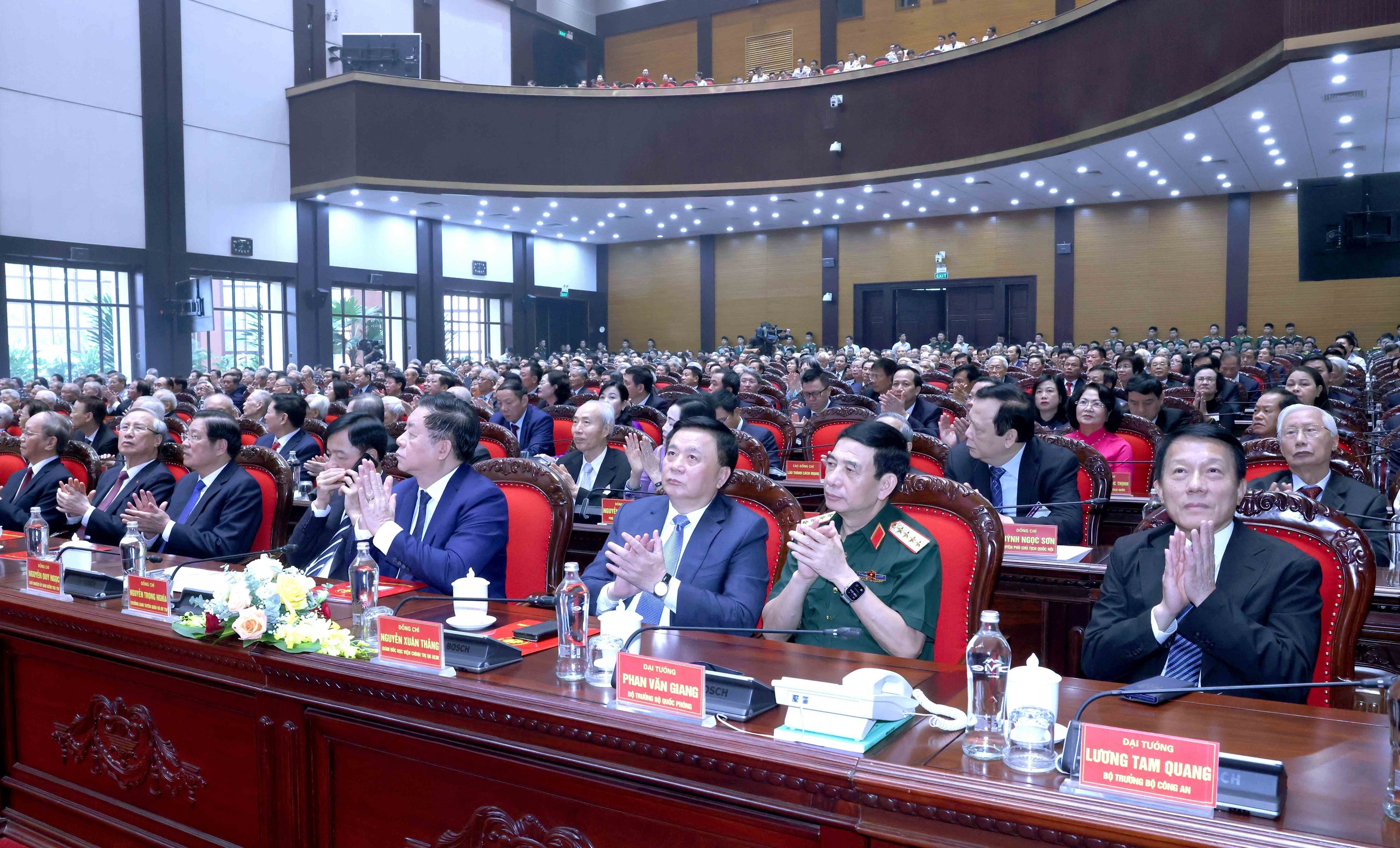 Tổng Bí thư chủ trì buổi gặp mặt các đồng chí nguyên lãnh đạo Đảng, Nhà nước - Ảnh 12.