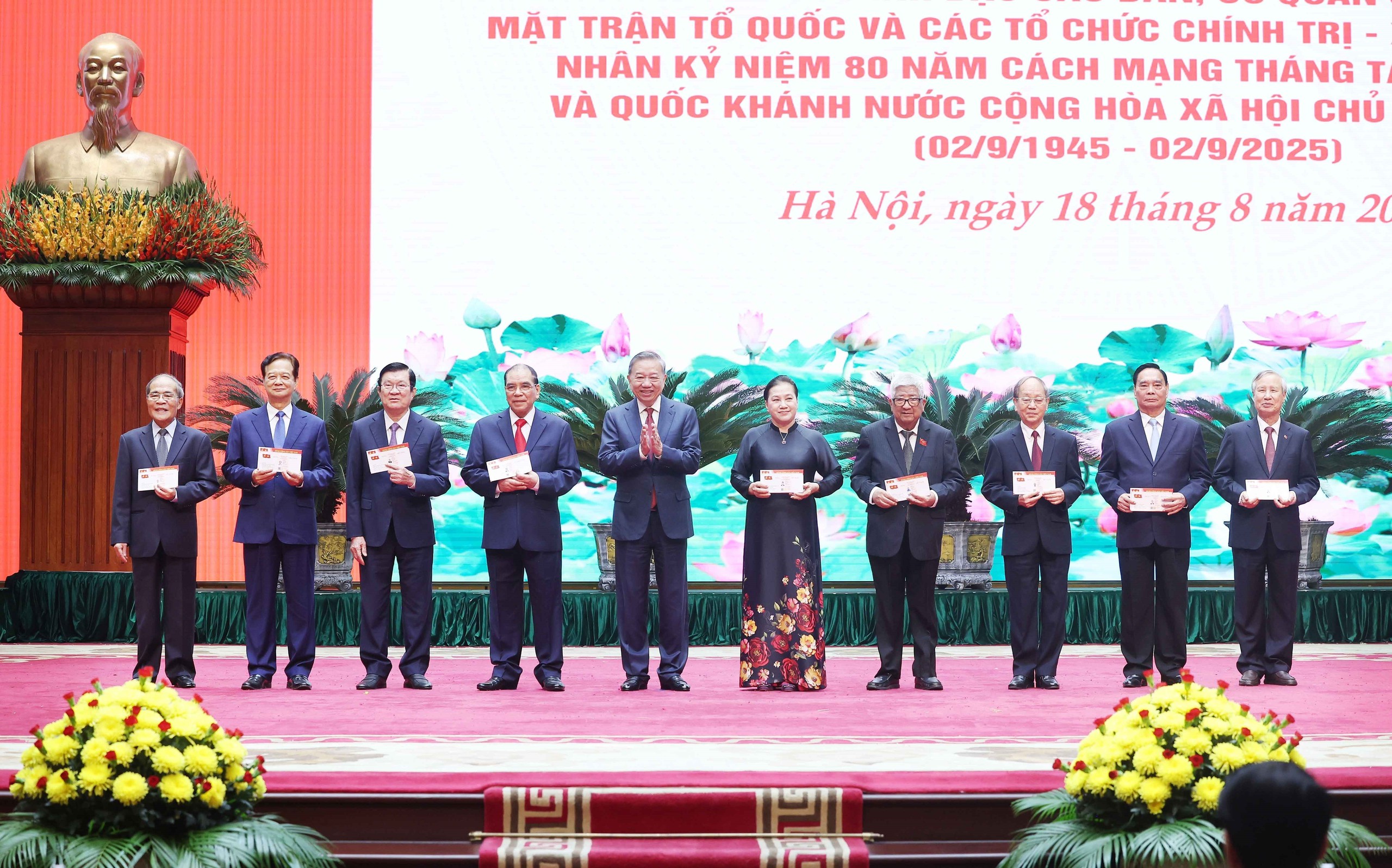 Tổng Bí thư chủ trì buổi gặp mặt các đồng chí nguyên lãnh đạo Đảng, Nhà nước - Ảnh 18.