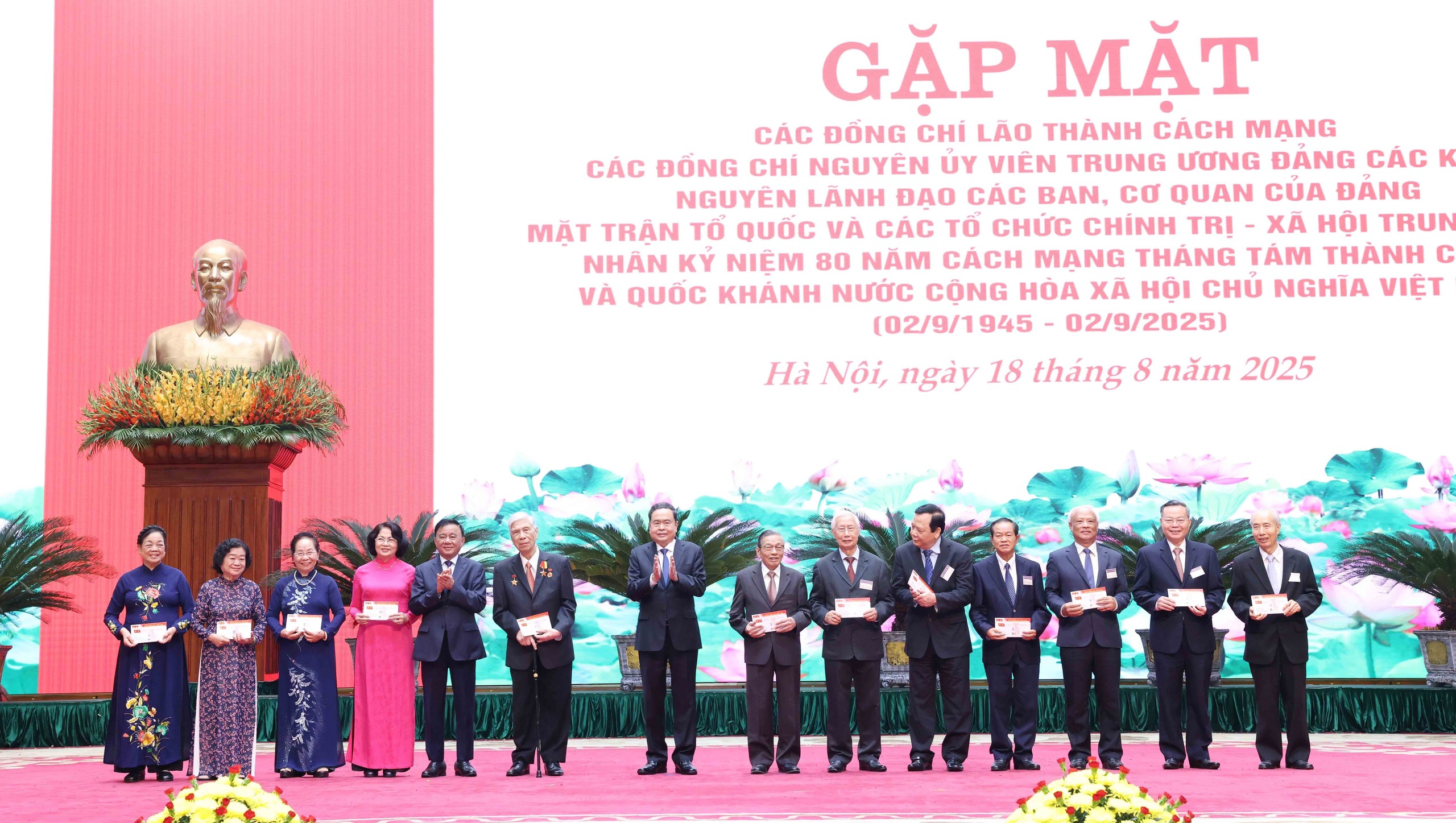 Tổng Bí thư chủ trì buổi gặp mặt các đồng chí nguyên lãnh đạo Đảng, Nhà nước - Ảnh 23.