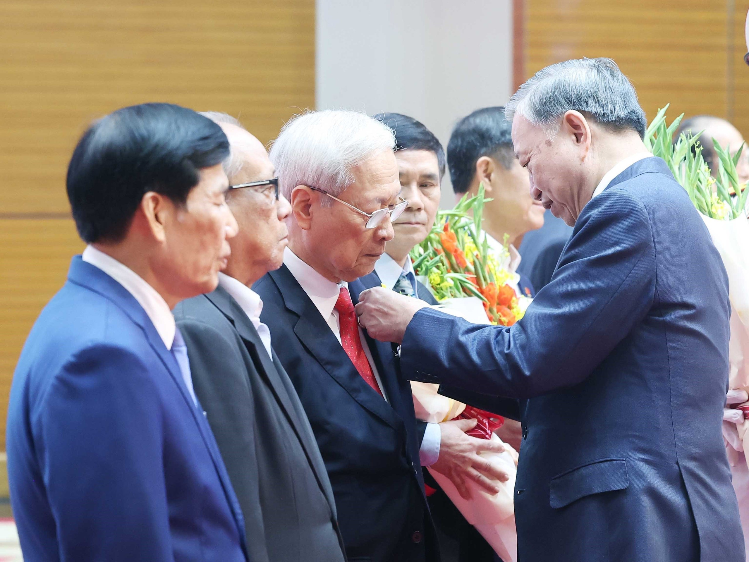 Tổng Bí thư chủ trì buổi gặp mặt các đồng chí nguyên lãnh đạo Đảng, Nhà nước - Ảnh 13.