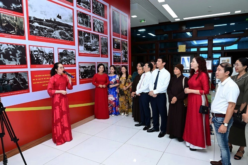 80 năm Quốc khánh: Nhiều bức ảnh, tư liệu khát quát chặng đường “80 năm vang mãi bản hùng ca độc lập” - Ảnh 2.