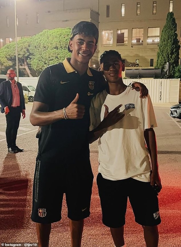 'Tiểu Messi' của MU gây sốt với bàn thắng solo xuất sắc - Ảnh 2.