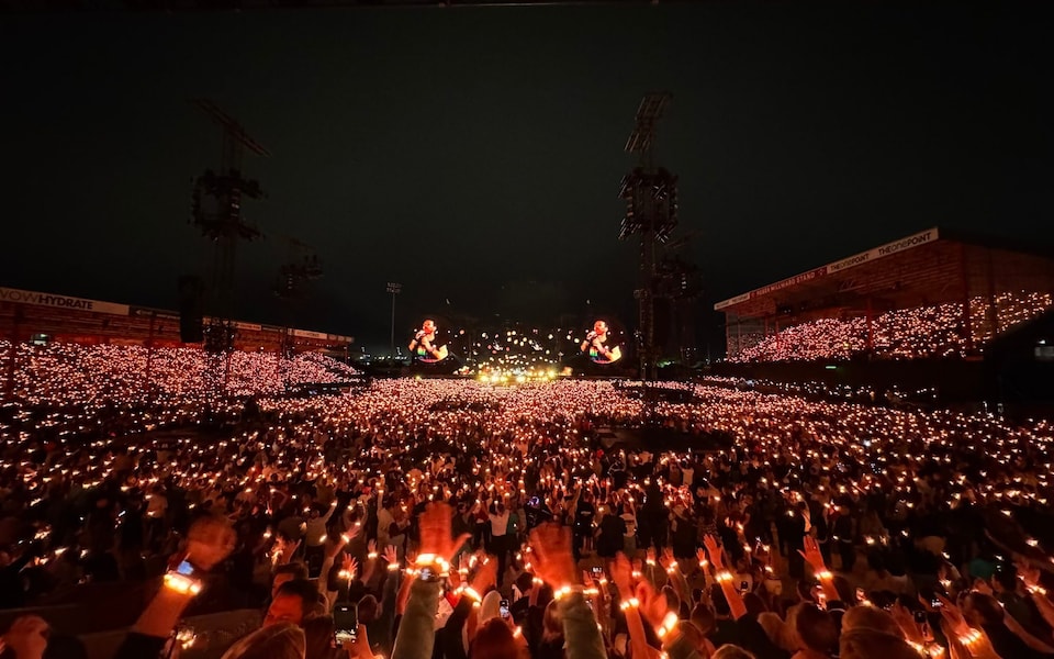 Coldplay ngập tràn cảm xúc trong ngày trở về - Ảnh 4.