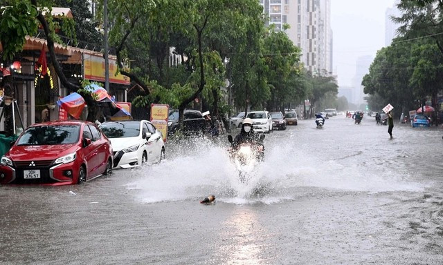 Dự báo thời tiết ngày 22/8: Bắc Bộ vẫn mưa to, nguy cơ lũ quét và sạt lở đất ở nhiều địa phương - Ảnh 2.