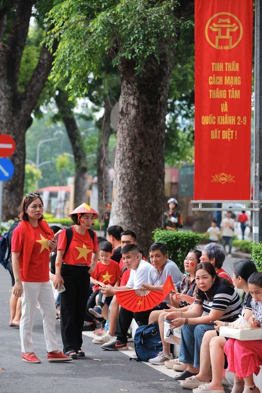 Ngày đầu phân luồng phục vụ tổng hợp luyện, người dân di chuyển thuận lợi - Ảnh 2.