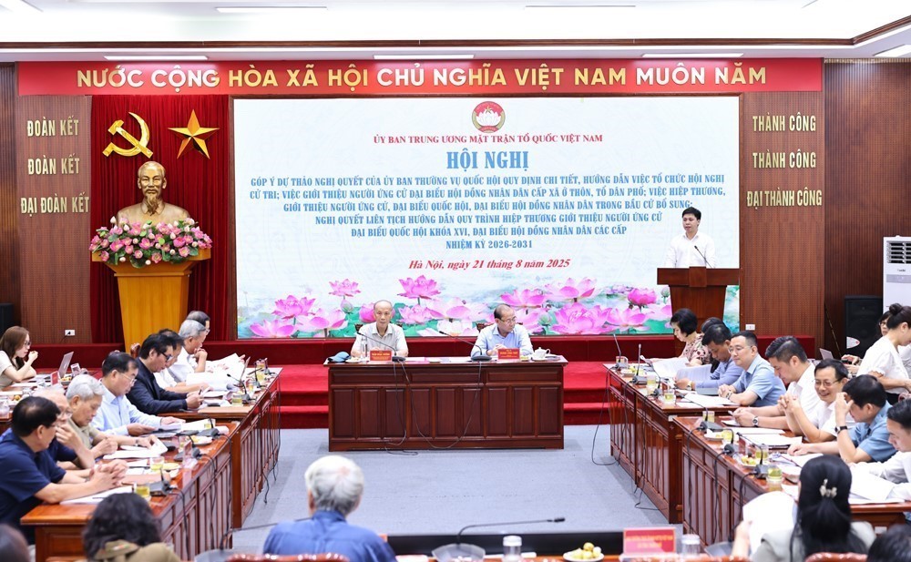 Tinh gọn bộ máy: Tập trung lãnh đạo, chỉ đạo tổ chức đại hội đảng bộ các cấp bảo đảm đúng tiến độ - Ảnh 1.