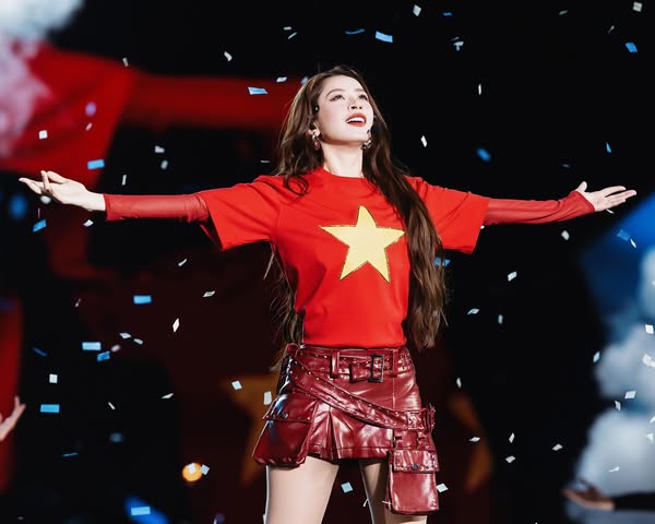 Ấn tượng với hình ảnh Chi Pu trên sân khấu concert Sao nhập ngũ 2025 - Ảnh 1.