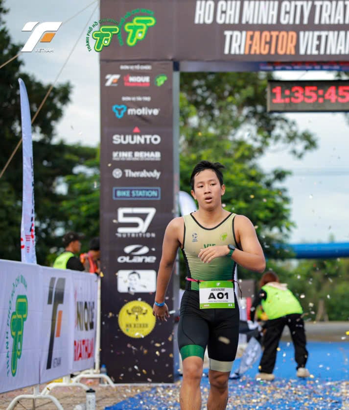 Học sinh trường chuyên vô địch giải Triathlon TP.HCM - Ảnh 2.
