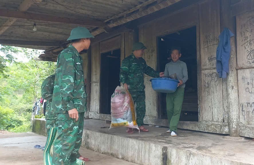 Ứng phó bão số 5: Quảng Trị - Hà Tĩnh tập trung di dời người dân tới nơi an toàn - Ảnh 6.