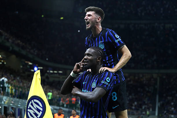 Inter Milan hủy diệt Torino ở Serie A