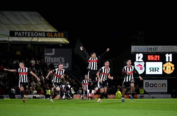 Man Utd trải qua cú sốc lớn khi bị đội hạng Tư Grimsby Town loại ở vòng hai Cúp Liên đoàn Anh, tối 27/8.