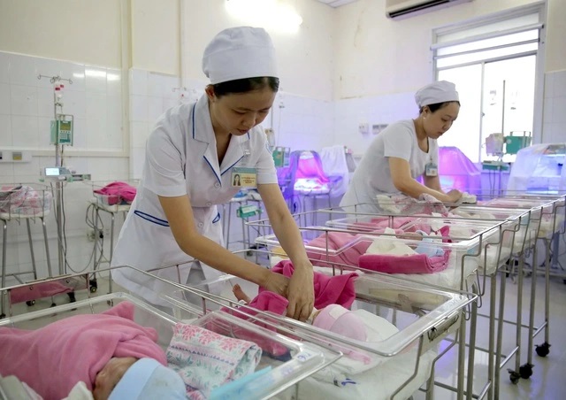 Phụ nữ tại Thành phố Hồ Chí Minh sinh đủ 2 con trước 35 tuổi được hỗ trợ 5 triệu đồng - Ảnh 1.