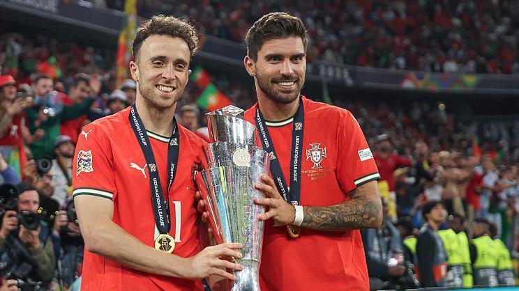 Tin nóng thể thao tối 30/8: Chủ công 'búa máy' tái xuất với vị trí mới; 3 nhà vô địch AFF Cup vắng mặt ở ĐT Việt Nam - Ảnh 7.