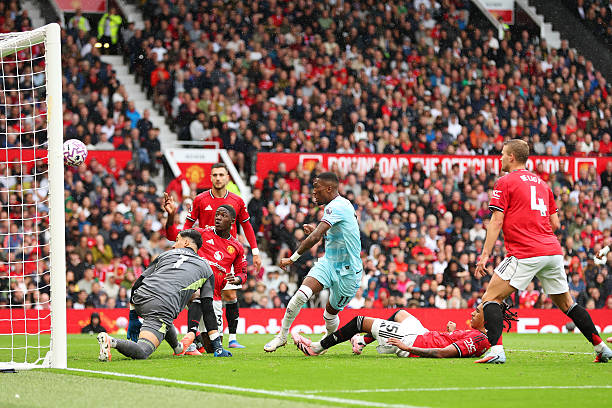 TRỰC TIẾP bóng đá MU vs Burnley: Đội khách có bàn thứ 2 (2-2, H2) - Ảnh 3.