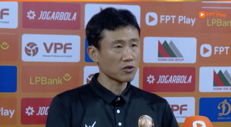 HLV ngoại mở màn mùa giải u ám ở Hà Nội FC, Thanh Hóa - Ảnh 2.