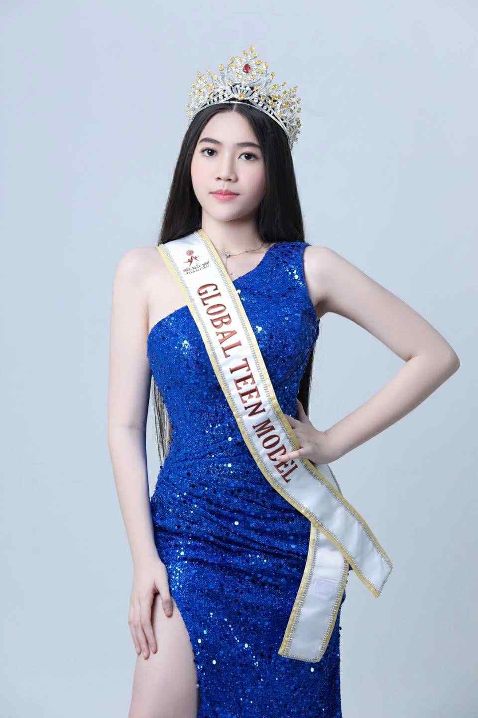 Lê Ngọc Hương - &quot;Tắc kè hoa&quot; gen Z biến hoá trong làng thời trang - Ảnh 2.