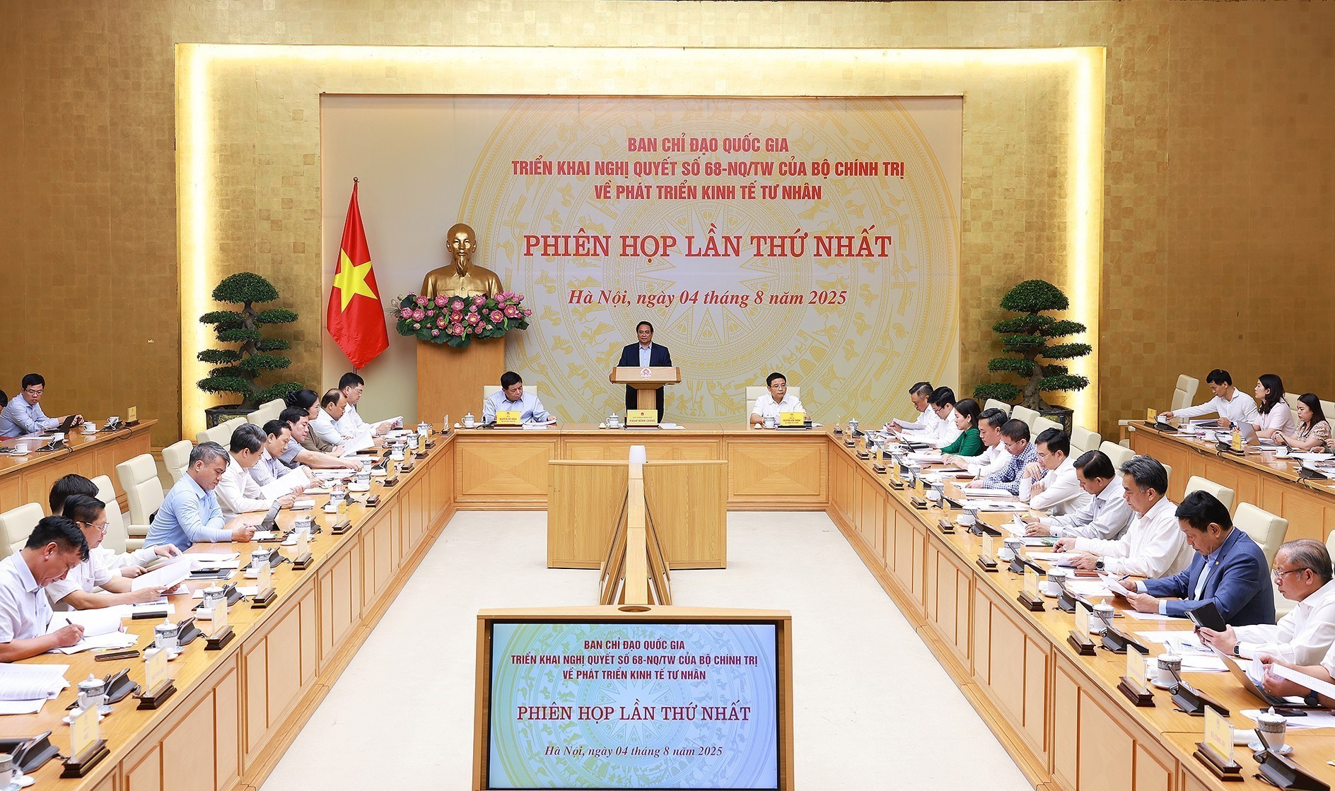 Thủ tướng Phạm Minh Chính chủ trì họp Ban Chỉ đạo phát triển kinh tế tư nhân - Ảnh 1.