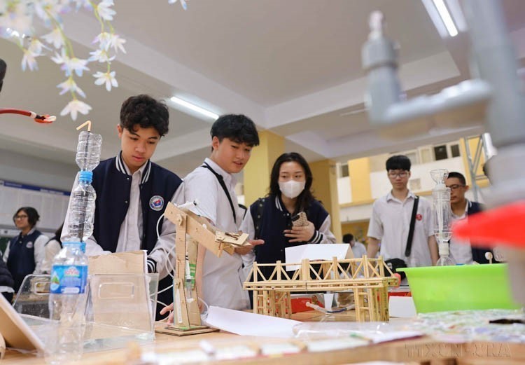 Triển khai 5 nhiệm vụ trọng tâm của giáo dục phổ thông trong năm học mới - Ảnh 2. Triển khai 5 nhiệm vụ trọng tâm của giáo dục phổ thông trong năm học mới - Ảnh 2.