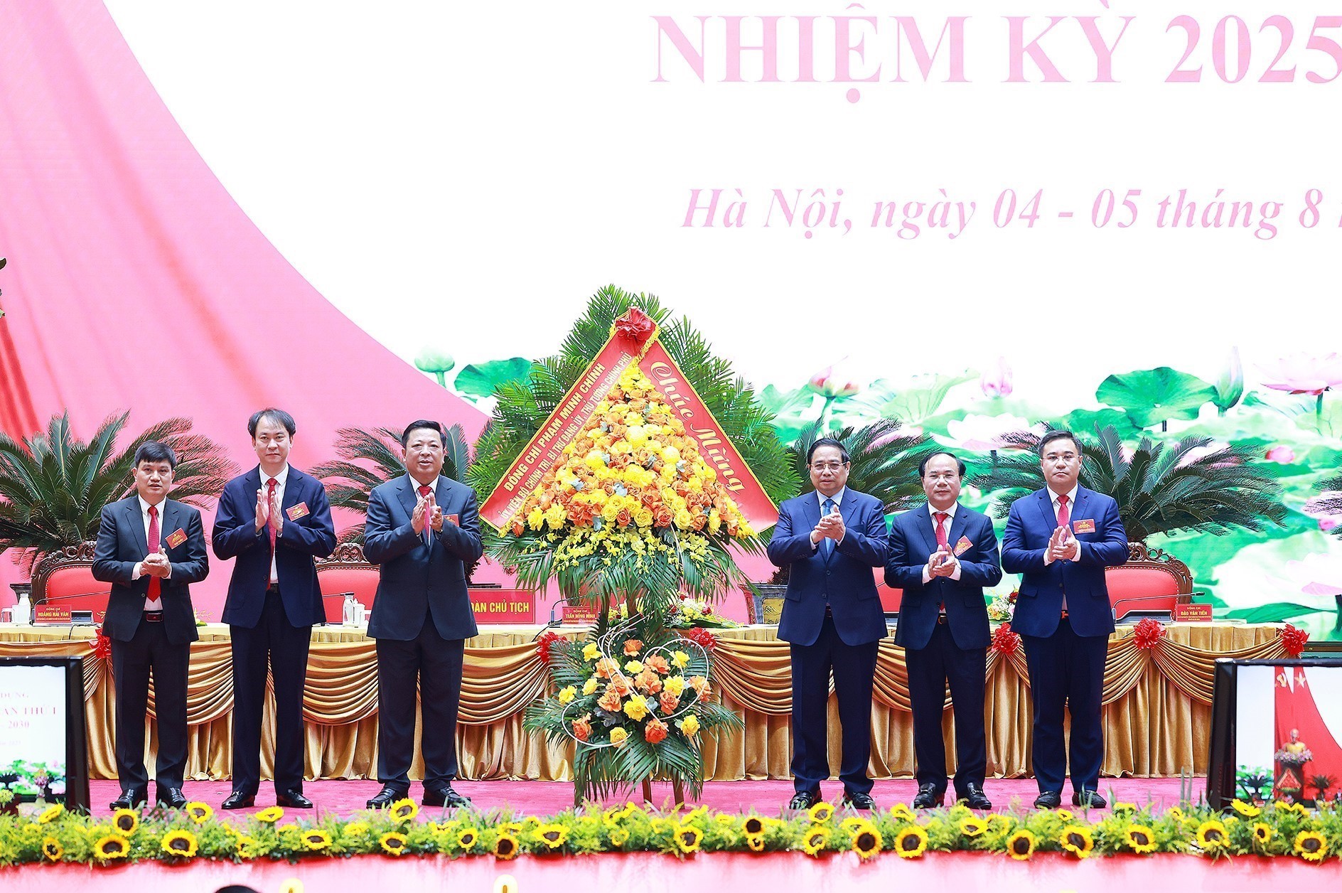 Thủ tướng Phạm Minh Chính dự Đại hội Đảng bộ Bộ Xây dựng lần thứ Nhất, nhiệm kỳ 2025-2030 - Ảnh 2. Thủ tướng Phạm Minh Chính dự Đại hội Đảng bộ Bộ Xây dựng lần thứ Nhất, nhiệm kỳ 2025-2030 - Ảnh 2.