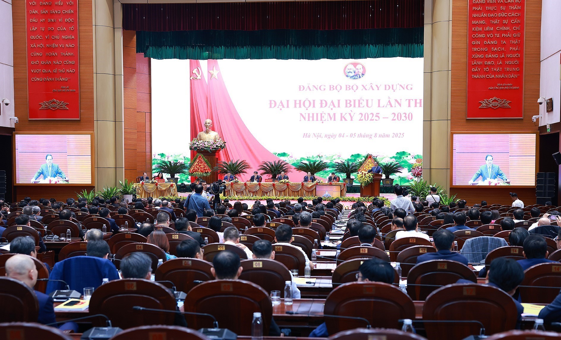 Thủ tướng Phạm Minh Chính dự Đại hội Đảng bộ Bộ Xây dựng lần thứ Nhất, nhiệm kỳ 2025-2030 - Ảnh 9. Thủ tướng Phạm Minh Chính dự Đại hội Đảng bộ Bộ Xây dựng lần thứ Nhất, nhiệm kỳ 2025-2030 - Ảnh 9.