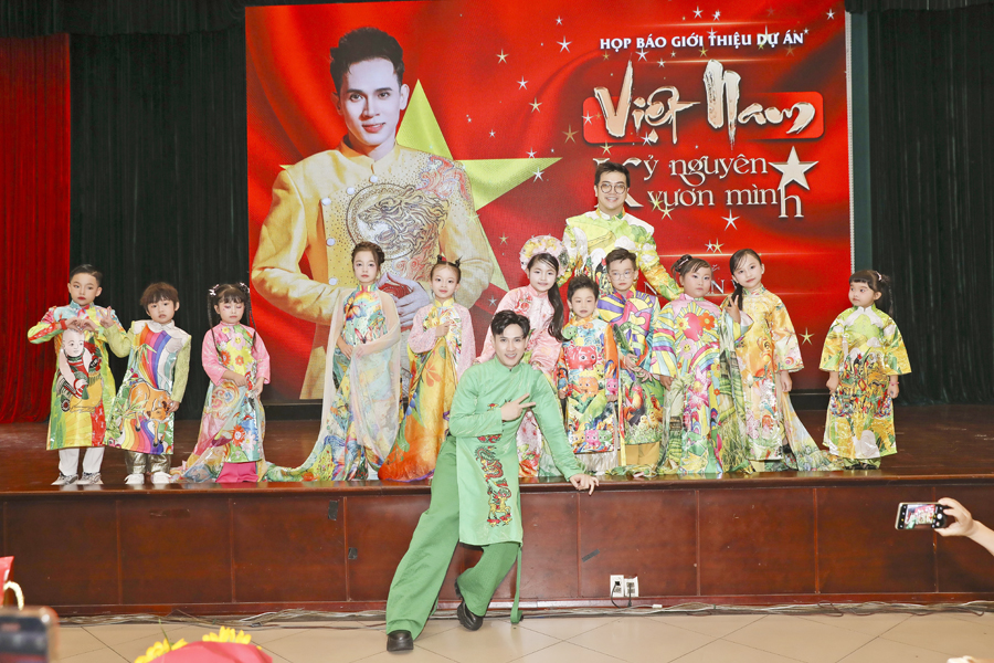 Nguyên Vũ hát về vẻ đẹp 34 tỉnh thành sau sáp nhập - Ảnh 3. Nguyên Vũ hát về vẻ đẹp 34 tỉnh thành sau sáp nhập - Ảnh 3.