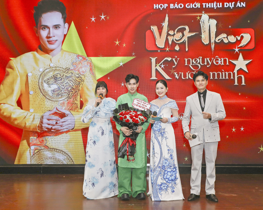 Nguyên Vũ hát về vẻ đẹp 34 tỉnh thành sau sáp nhập - Ảnh 1. Nguyên Vũ hát về vẻ đẹp 34 tỉnh thành sau sáp nhập - Ảnh 1.