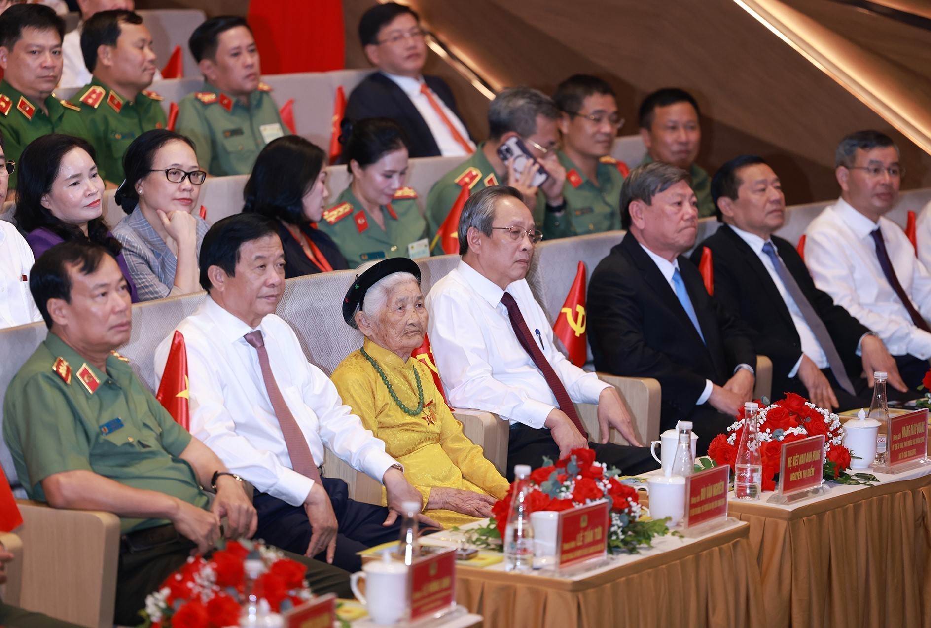 Thủ tướng dự Đại hội Thi đua “Vì an ninh Tổ quốc” lần thứ 9 - Ảnh 2. Thủ tướng dự Đại hội Thi đua “Vì an ninh Tổ quốc” lần thứ 9 - Ảnh 2.