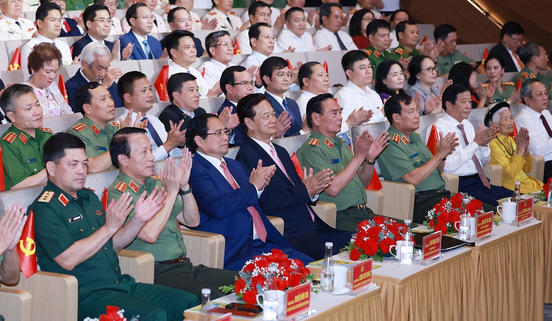 Thủ tướng dự Đại hội Thi đua “Vì an ninh Tổ quốc” lần thứ 9 - Ảnh 5. Thủ tướng dự Đại hội Thi đua “Vì an ninh Tổ quốc” lần thứ 9 - Ảnh 5.