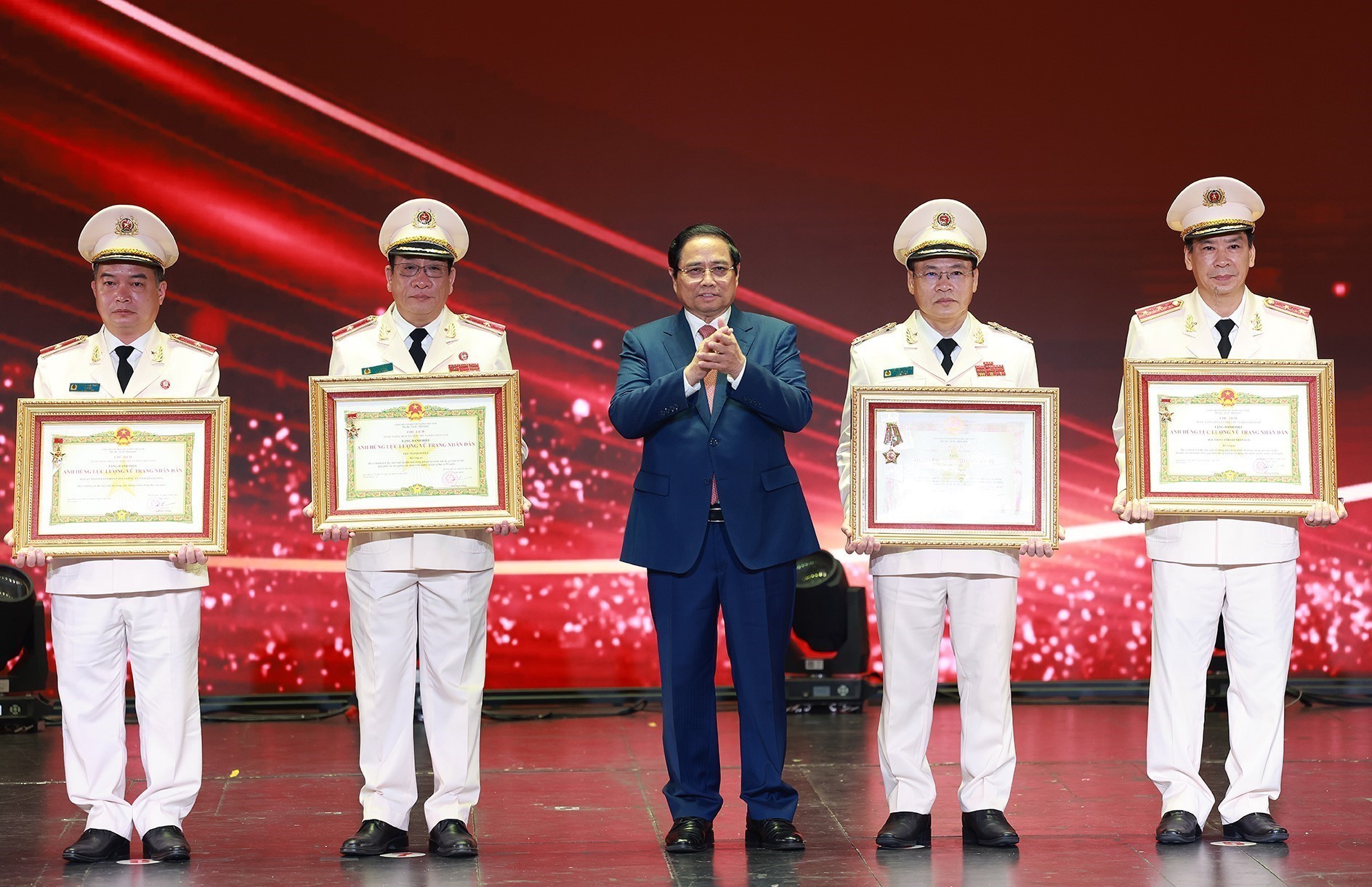 Thủ tướng dự Đại hội Thi đua “Vì an ninh Tổ quốc” lần thứ 9 - Ảnh 10. Thủ tướng dự Đại hội Thi đua “Vì an ninh Tổ quốc” lần thứ 9 - Ảnh 10.