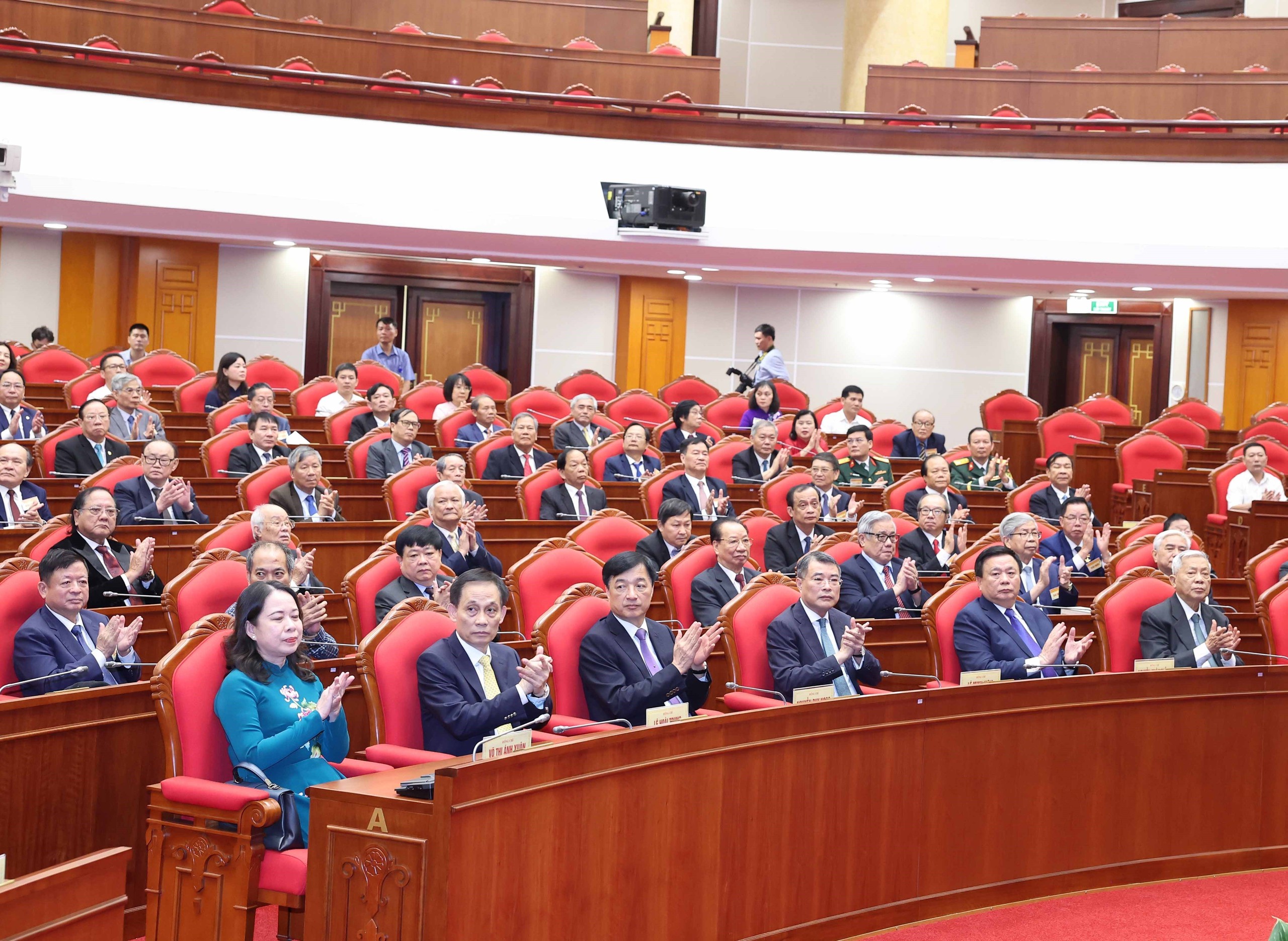 Tổng Bí thư Tô Lâm gặp mặt đại biểu trí thức, nhà khoa học, văn nghệ sỹ - Ảnh 4.