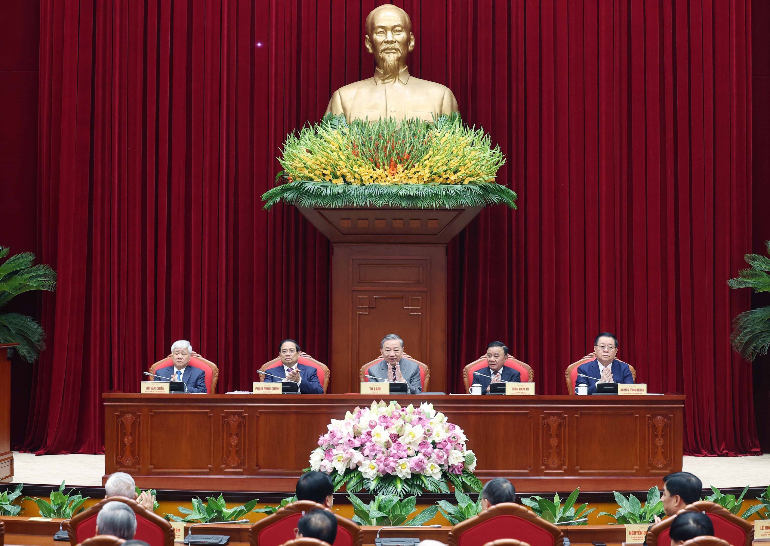 Tổng Bí thư Tô Lâm gặp mặt đại biểu trí thức, nhà khoa học, văn nghệ sỹ - Ảnh 1.