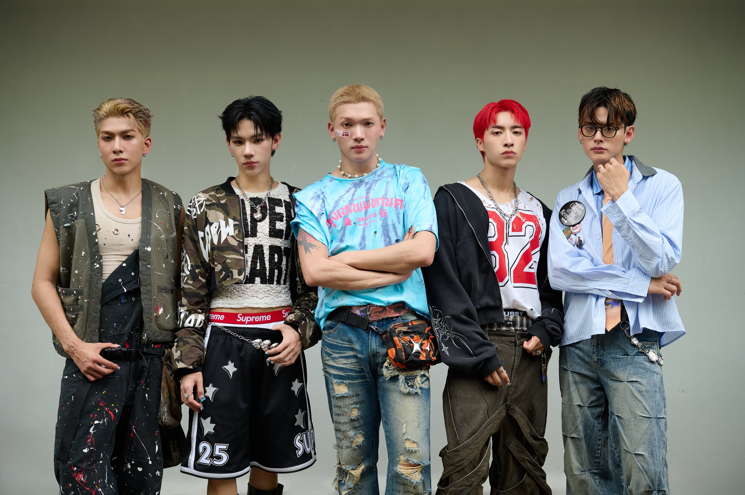 Perses Singer PERSES với visual đầy bùng nổ trong MV “Freeze”