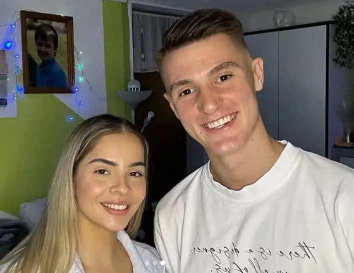 Chân dung bạn gái hơn 5 tuổi, mê TikTok của Benjamin Sesko - Ảnh 2.