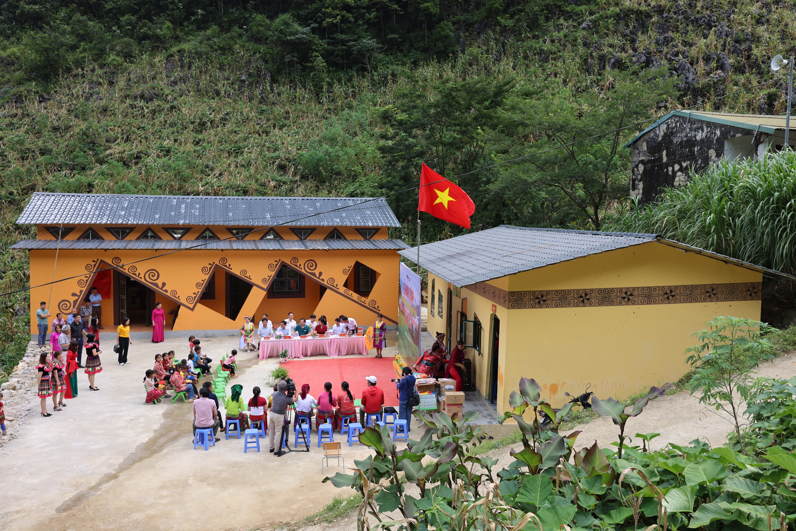 Báo Thể thao và Văn hóa khánh thành phòng học &quot;Vì mái trường cho em&quot; tại xã vùng cao Mèo Vạc - Ảnh 1.