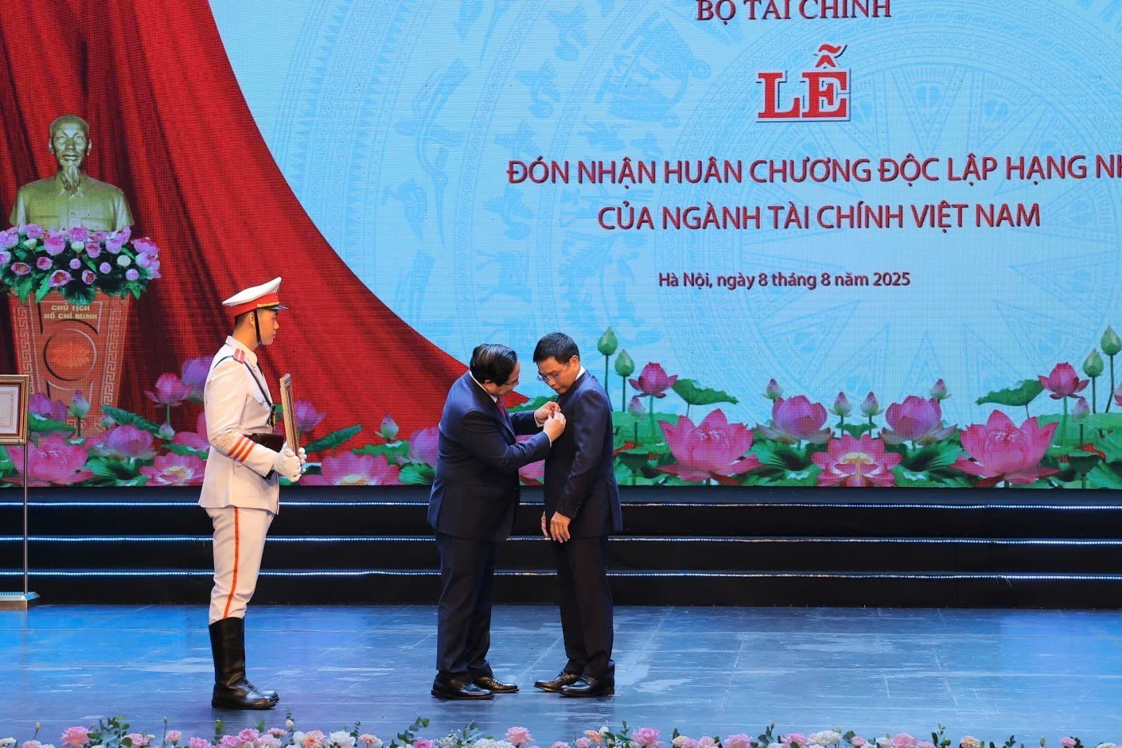 Tổng Bí thư và Thủ tướng dự Lễ kỷ niệm 80 năm Ngày truyền thống ngành Tài chính - Ảnh 8.