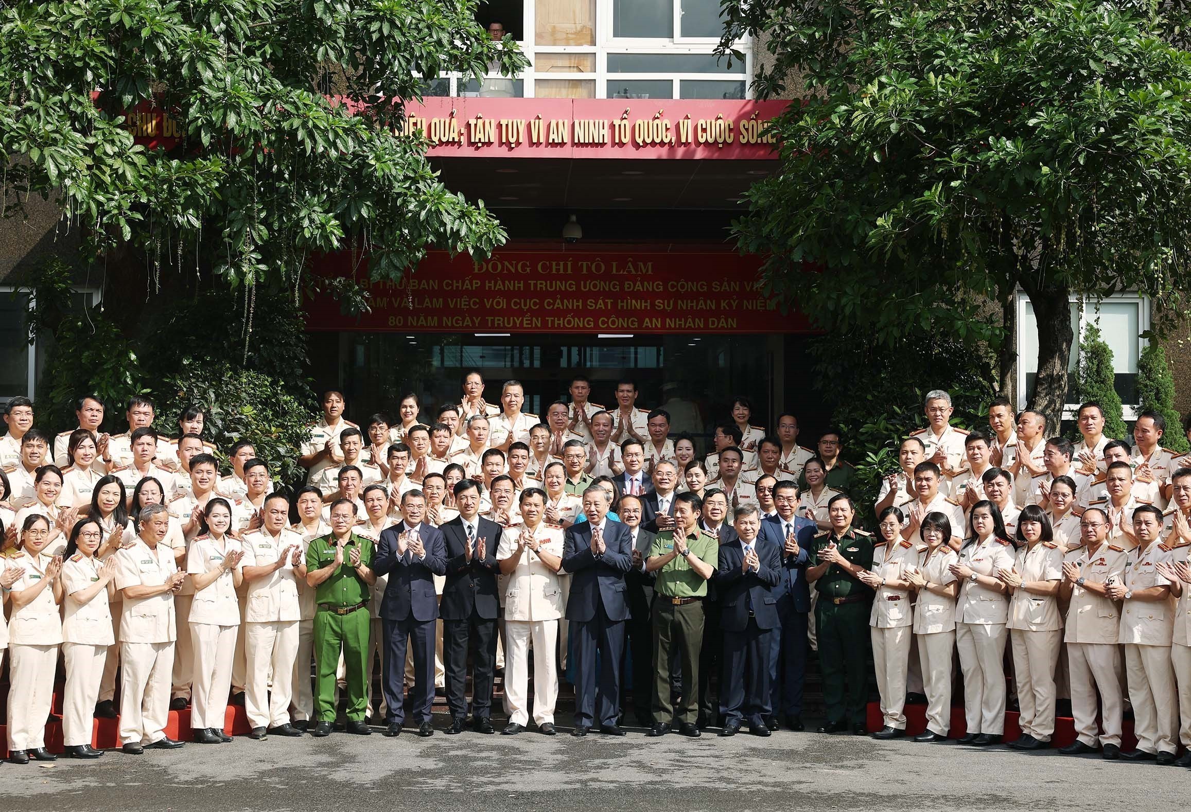 Tổng Bí thư Tô Lâm thăm, làm việc với Cục Cảnh sát hình sự - Ảnh 12.