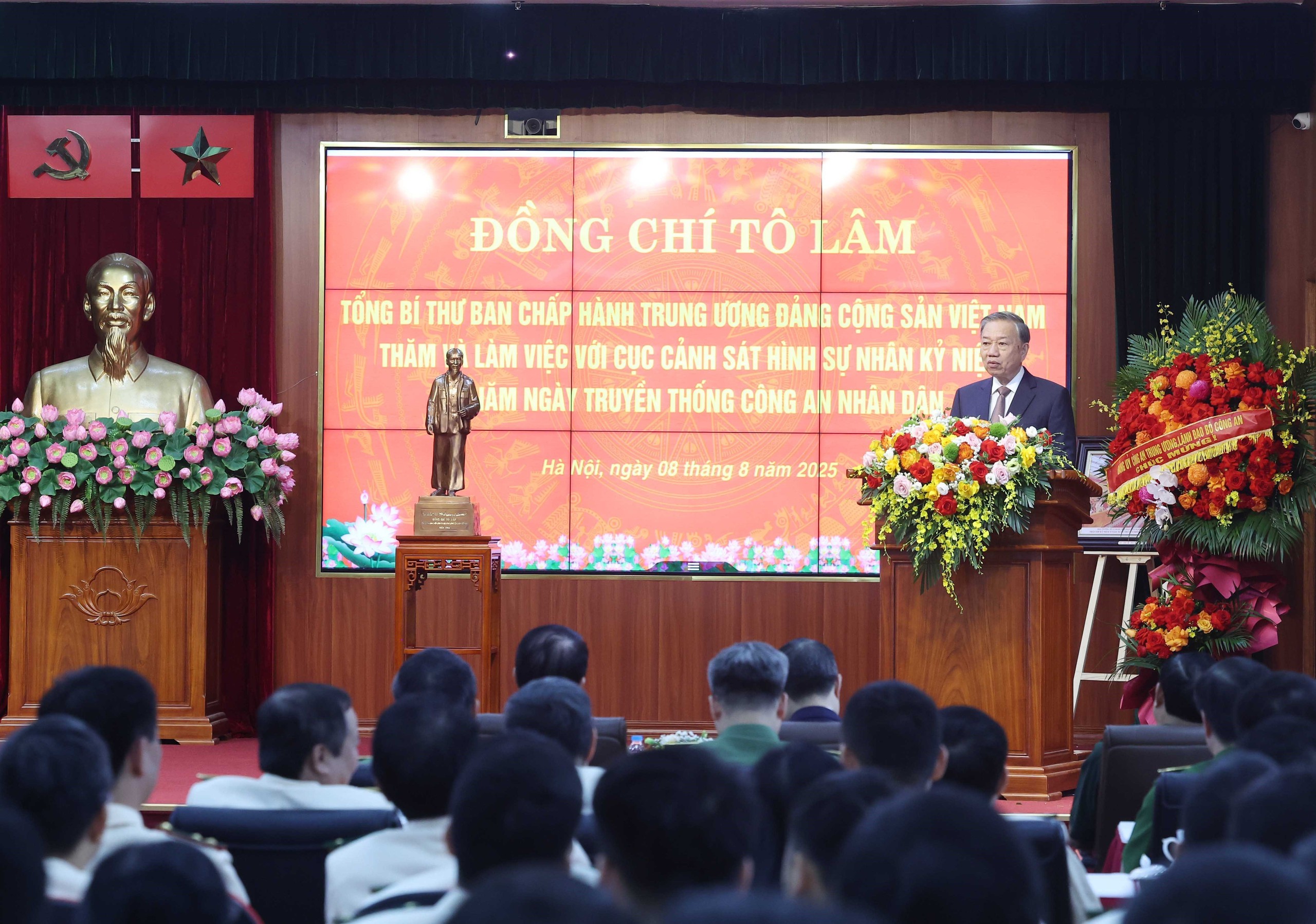 Tổng Bí thư Tô Lâm thăm, làm việc với Cục Cảnh sát hình sự - Ảnh 7.